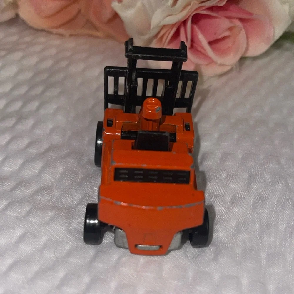 Hot Wheels Orange Forklift 1979 1:64 Scale Diecast Vehicle Mattel China